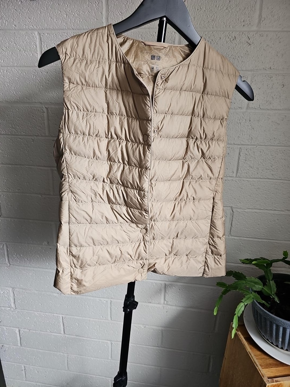 UNIQLO Ultra Light Down Vest Puffer Beige Tan Size S
